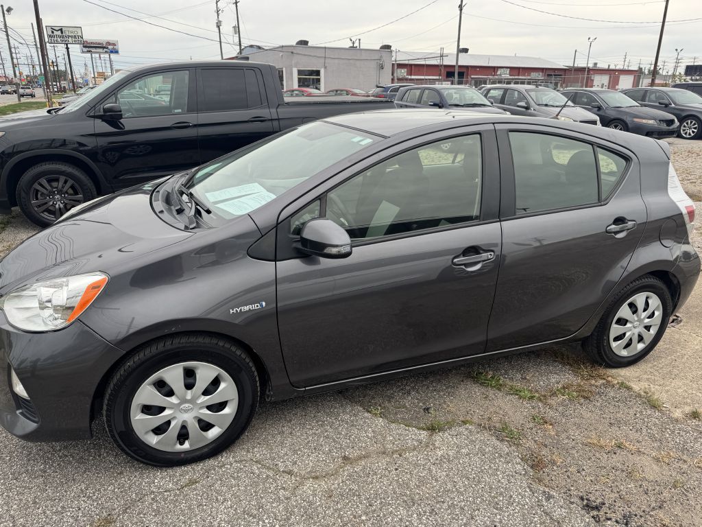 Photo 4 of this TOYOTA PRIUS C