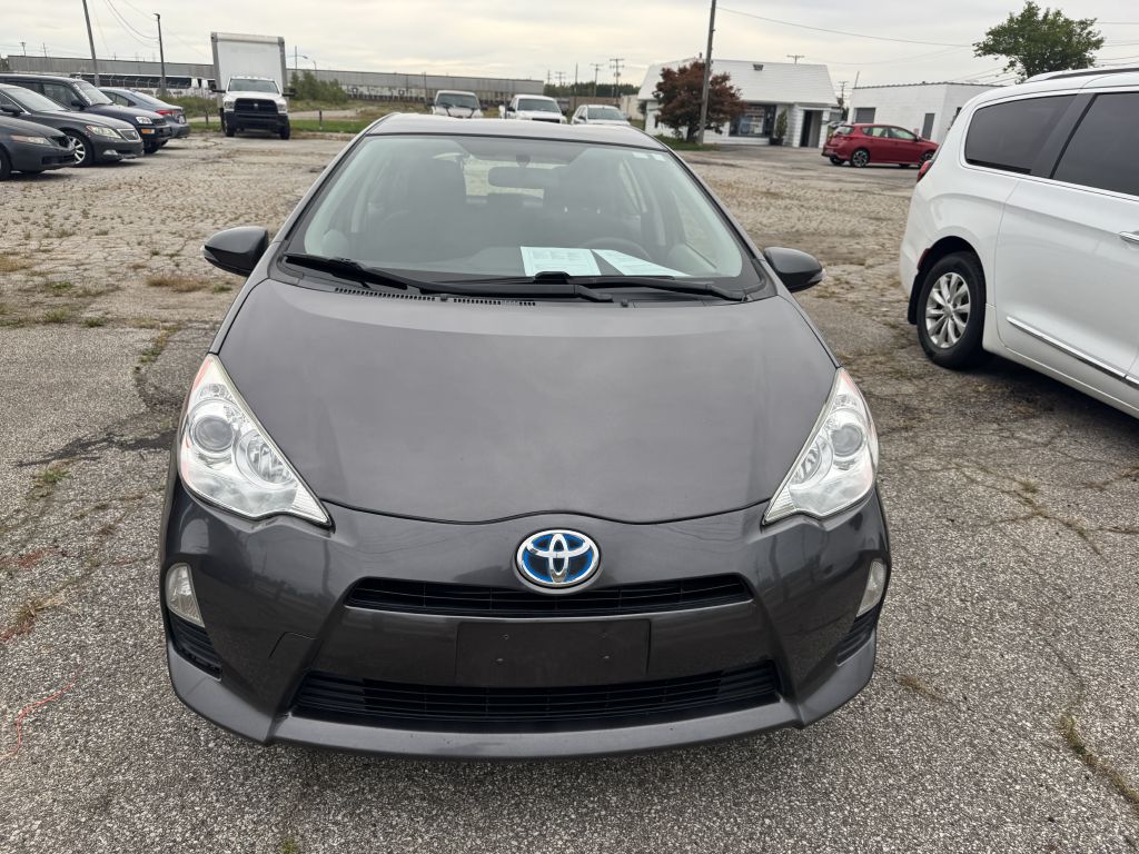 Photo 2 of this TOYOTA PRIUS C