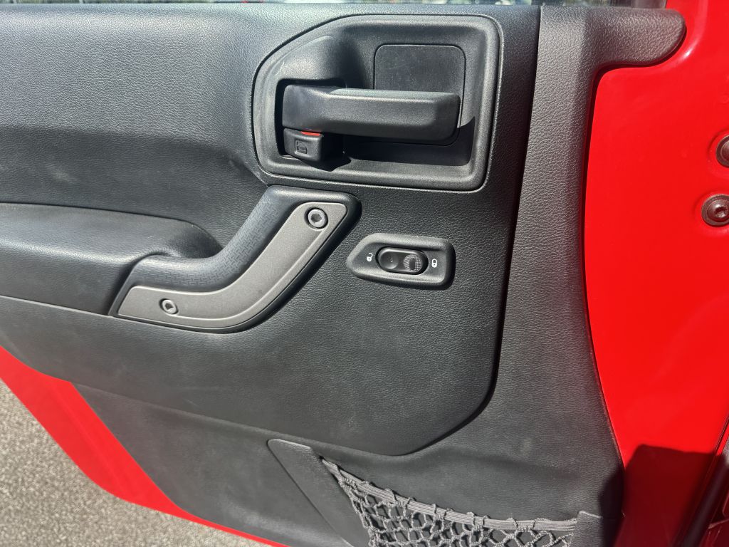 Photo 15 of this JEEP WRANGLER