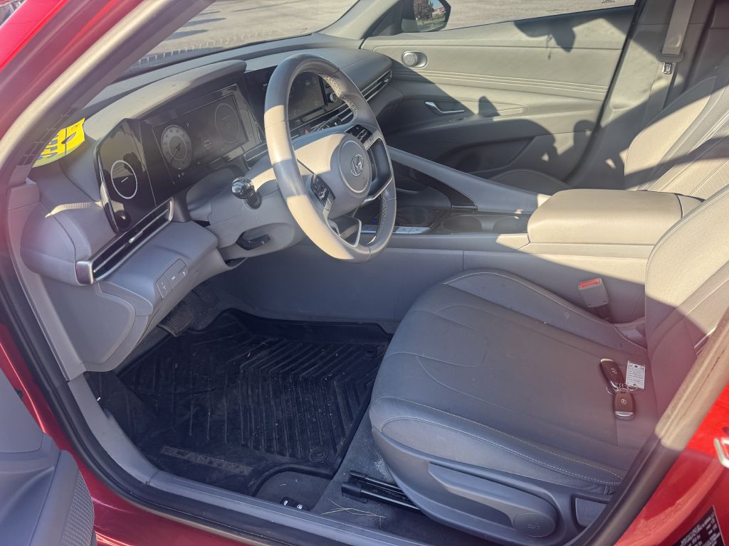 Photo 10 of this HYUNDAI ELANTRA
