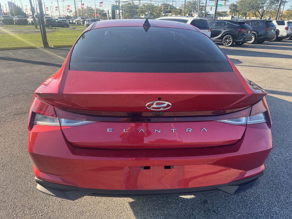 Photo 5 of this HYUNDAI ELANTRA