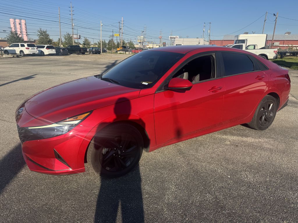 Photo 3 of this HYUNDAI ELANTRA