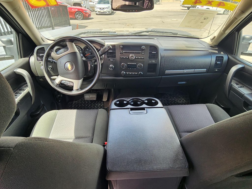 Photo 5 of this CHEVROLET SILVERADO 2500