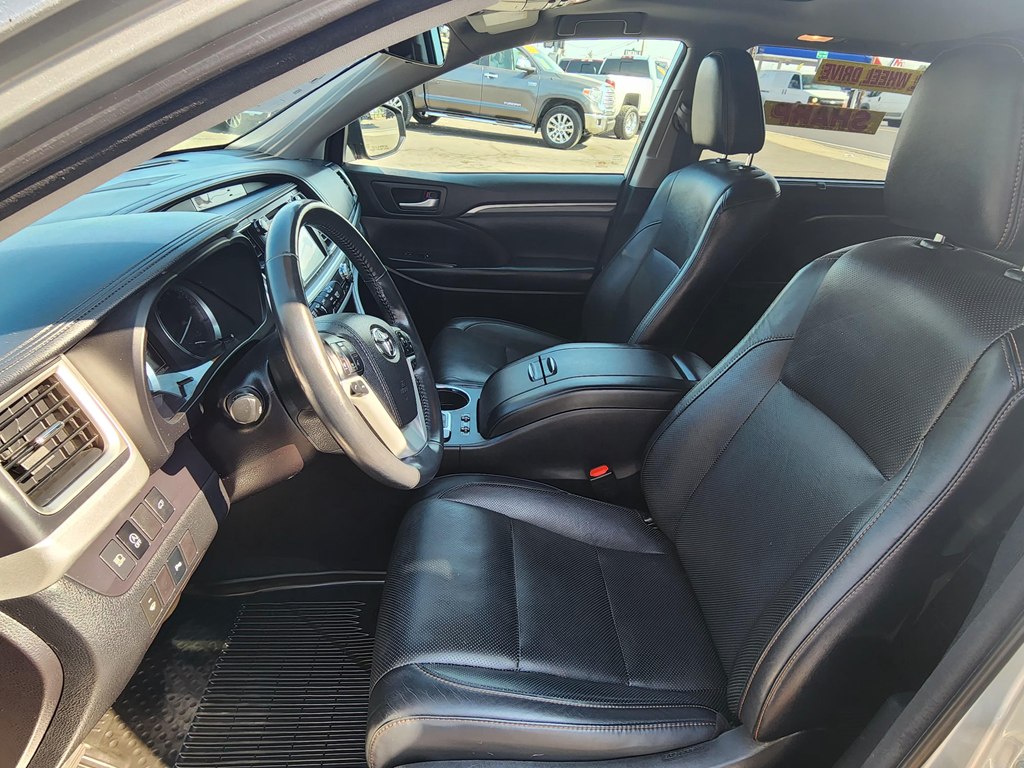 Photo 4 of this TOYOTA HIGHLANDER