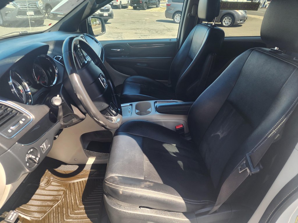 Photo 4 of this DODGE GRAND CARAVAN