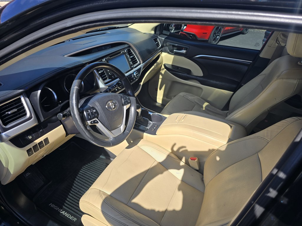 Photo 4 of this TOYOTA HIGHLANDER