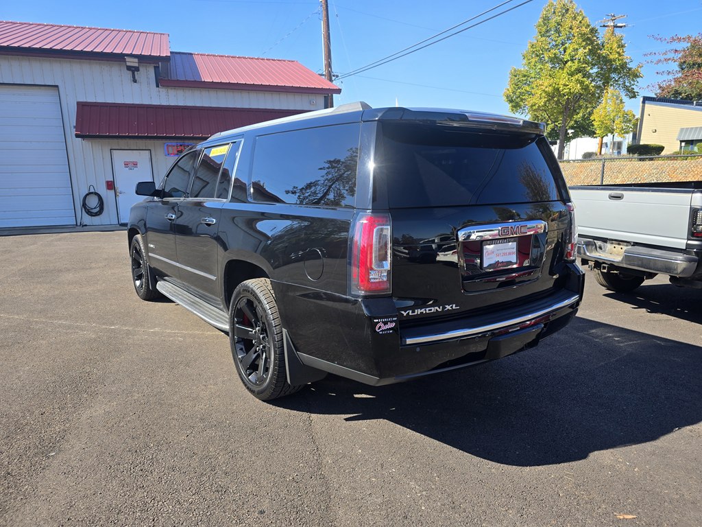Photo 2 of this GMC YUKON XL