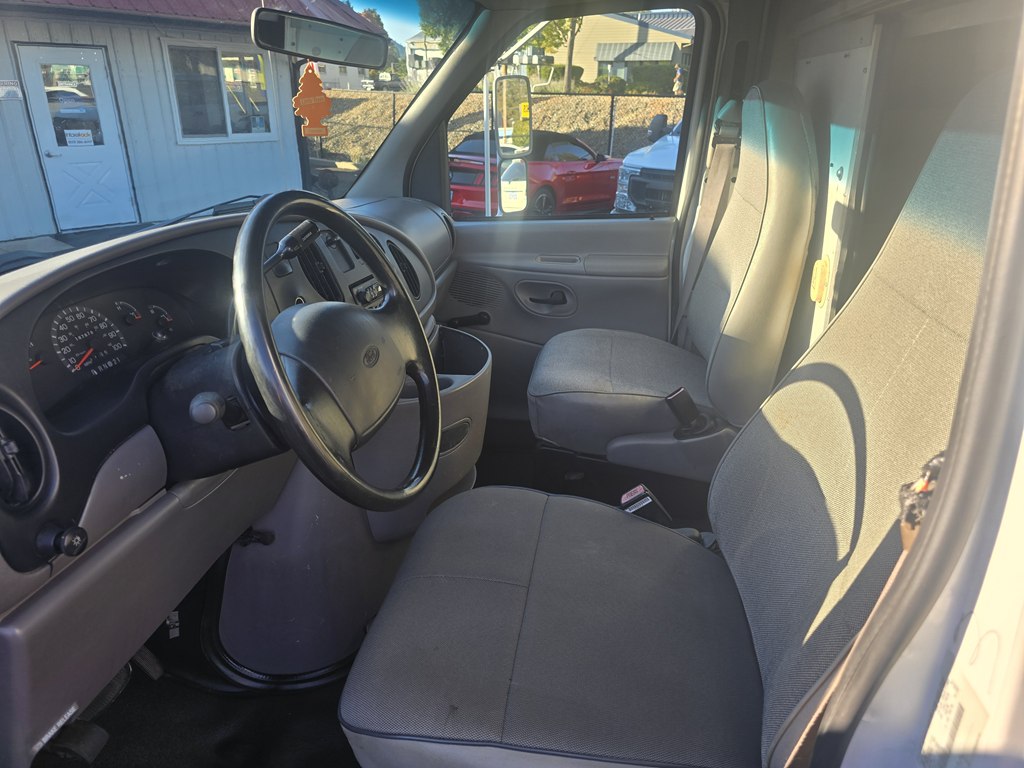Photo 4 of this FORD ECONOLINE