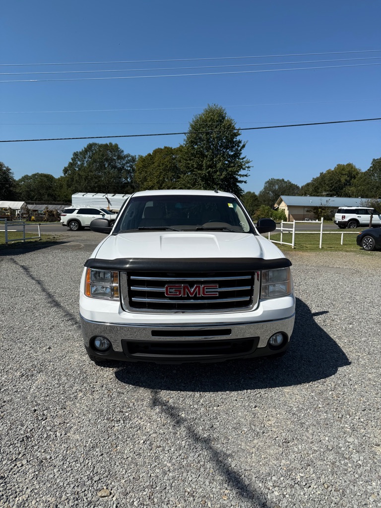 Photo 2 of this GMC SIERRA