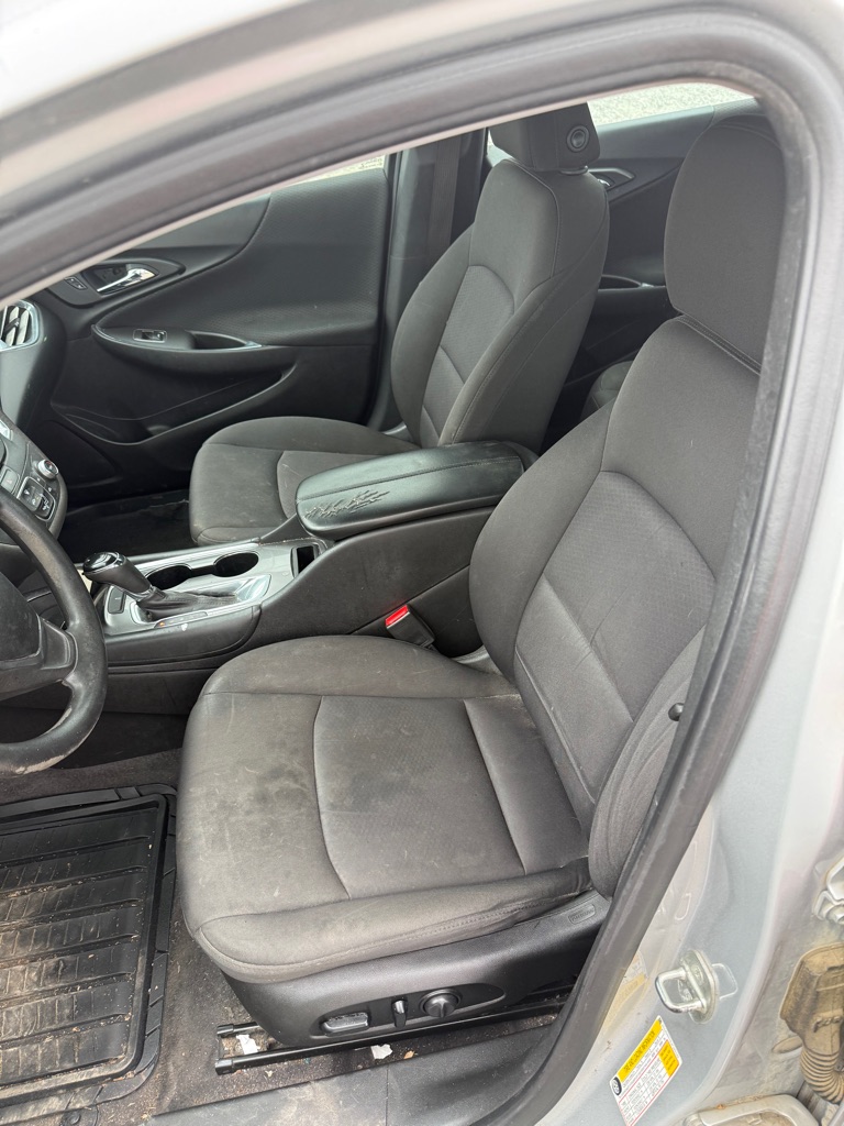 Photo 8 of this CHEVROLET MALIBU