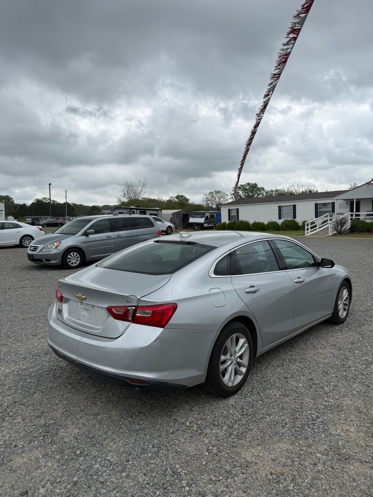 Photo 4 of this CHEVROLET MALIBU