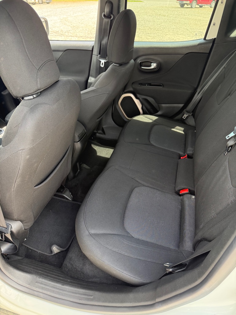 Photo 7 of this JEEP RENEGADE