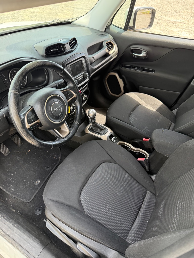 Photo 8 of this JEEP RENEGADE