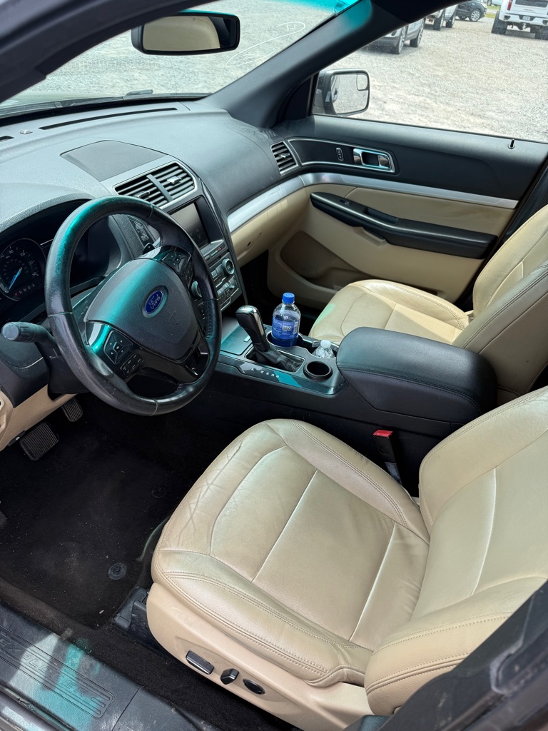 Photo 9 of this FORD EXPLORER