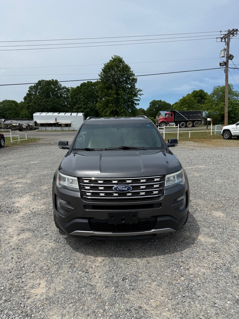 Photo 2 of this FORD EXPLORER
