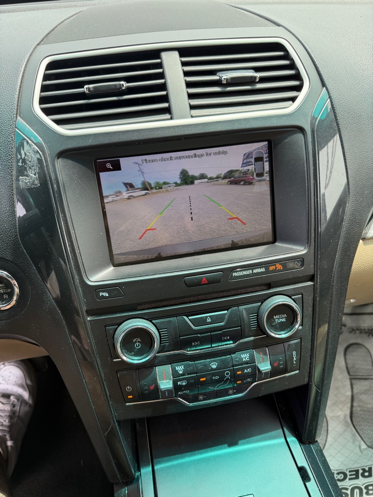 Photo 11 of this FORD EXPLORER