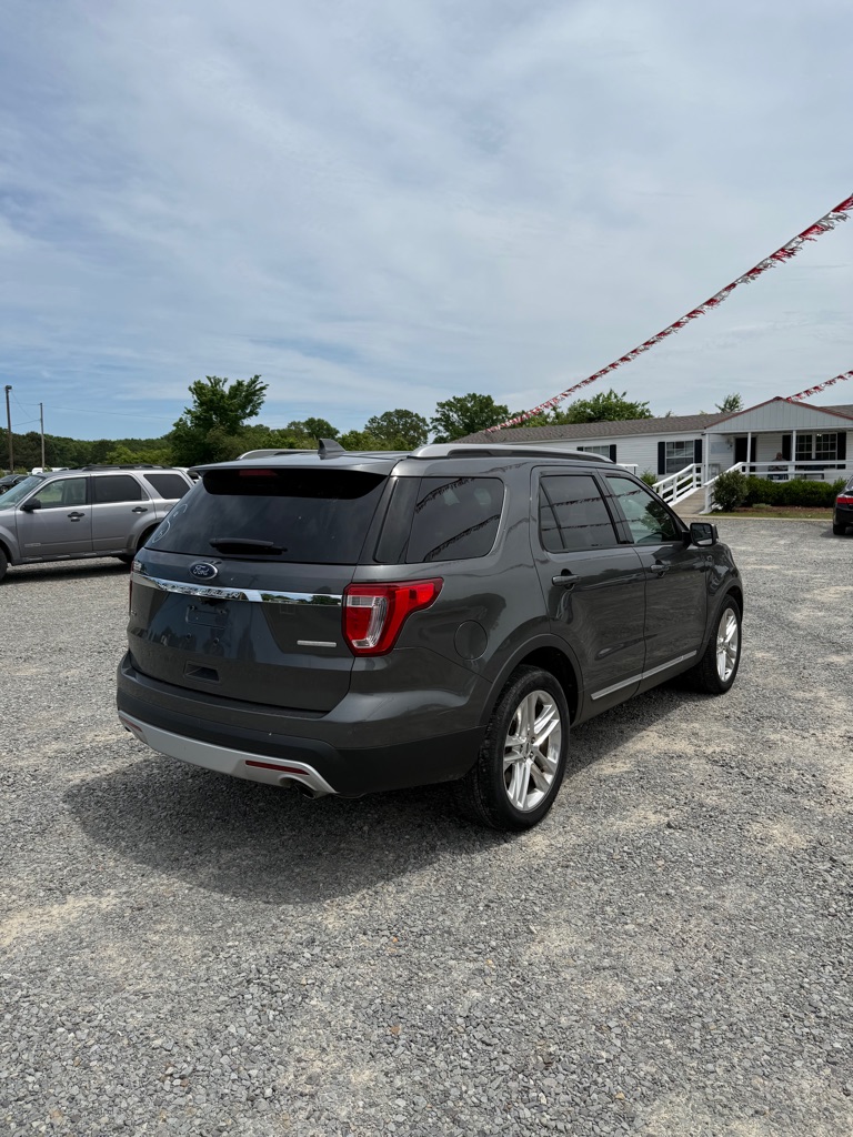 Photo 4 of this FORD EXPLORER