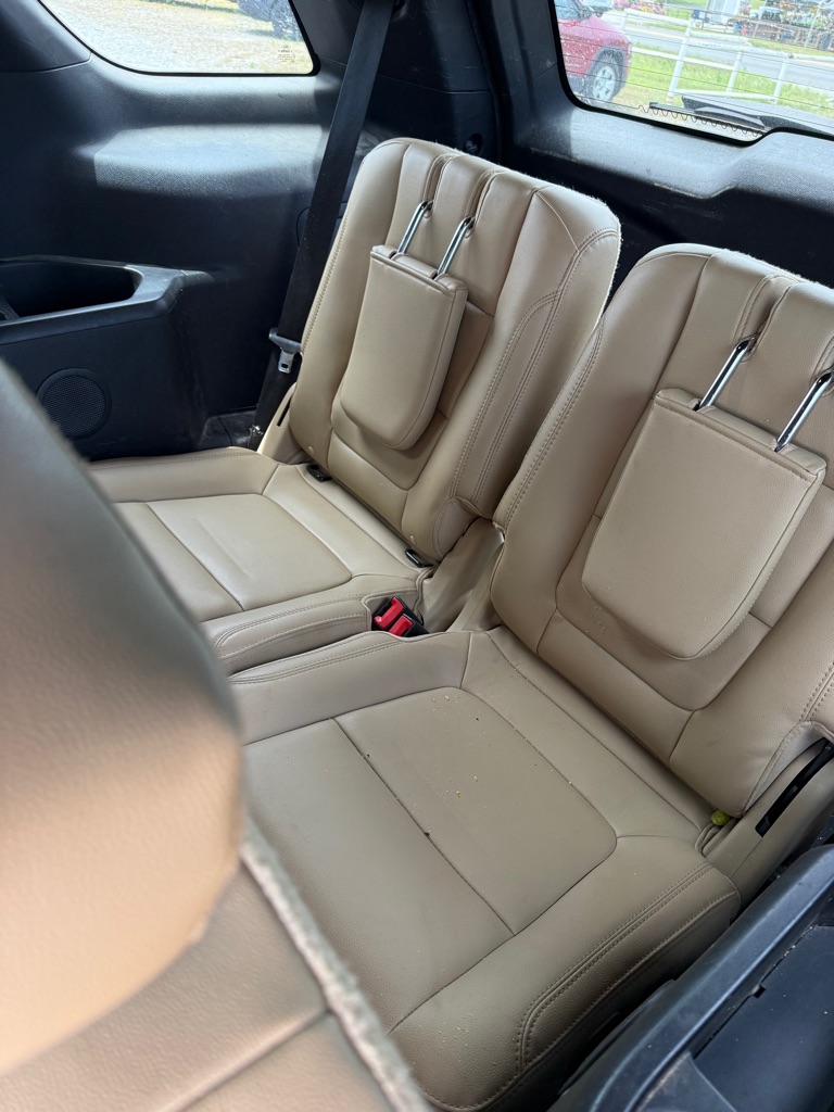 Photo 7 of this FORD EXPLORER