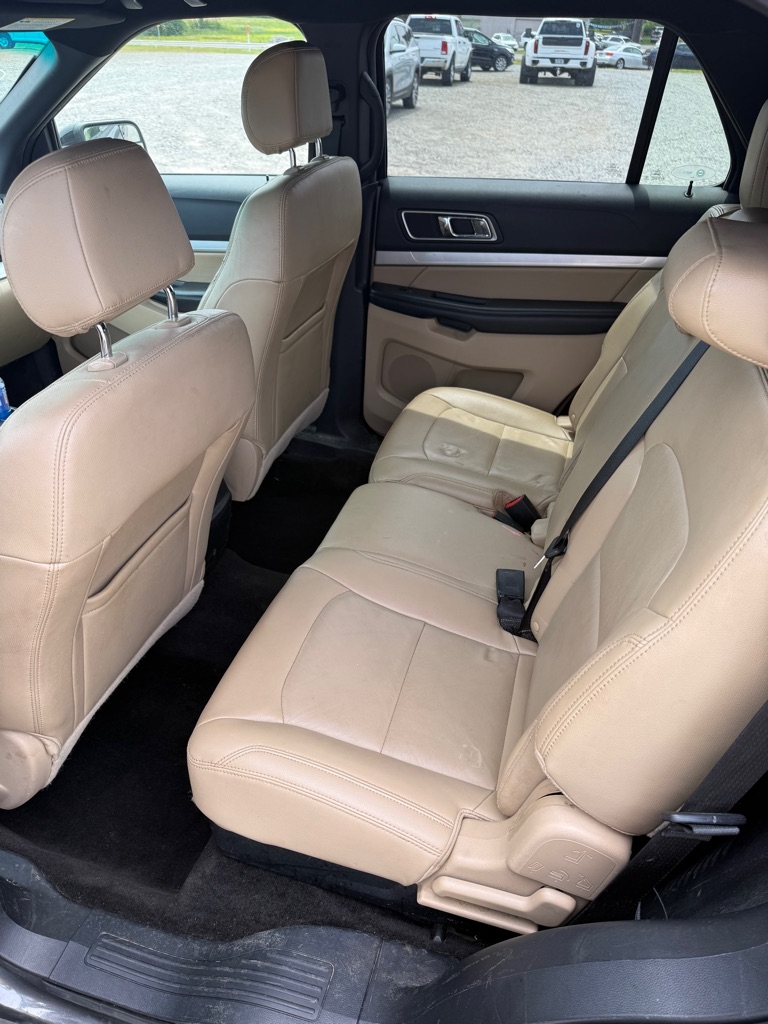 Photo 8 of this FORD EXPLORER