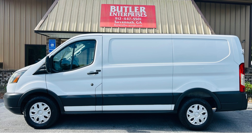 Photo 4 of this FORD TRANSIT 150