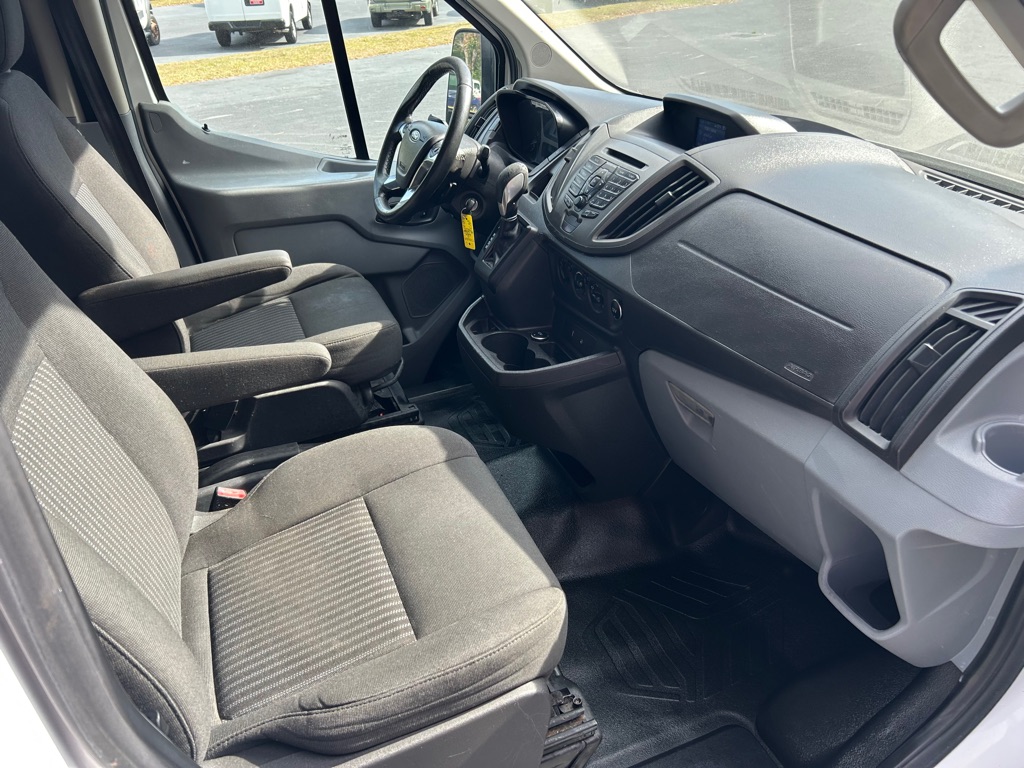 Photo 16 of this FORD TRANSIT 150