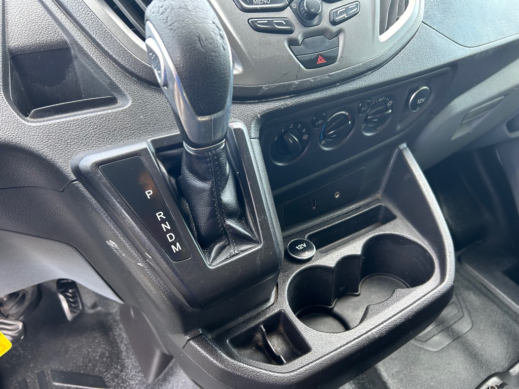 Photo 19 of this FORD TRANSIT 150
