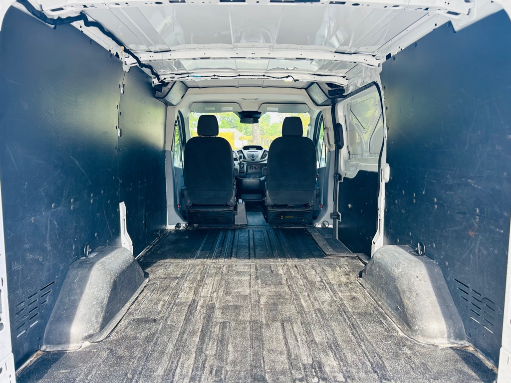 Photo 9 of this FORD TRANSIT 150