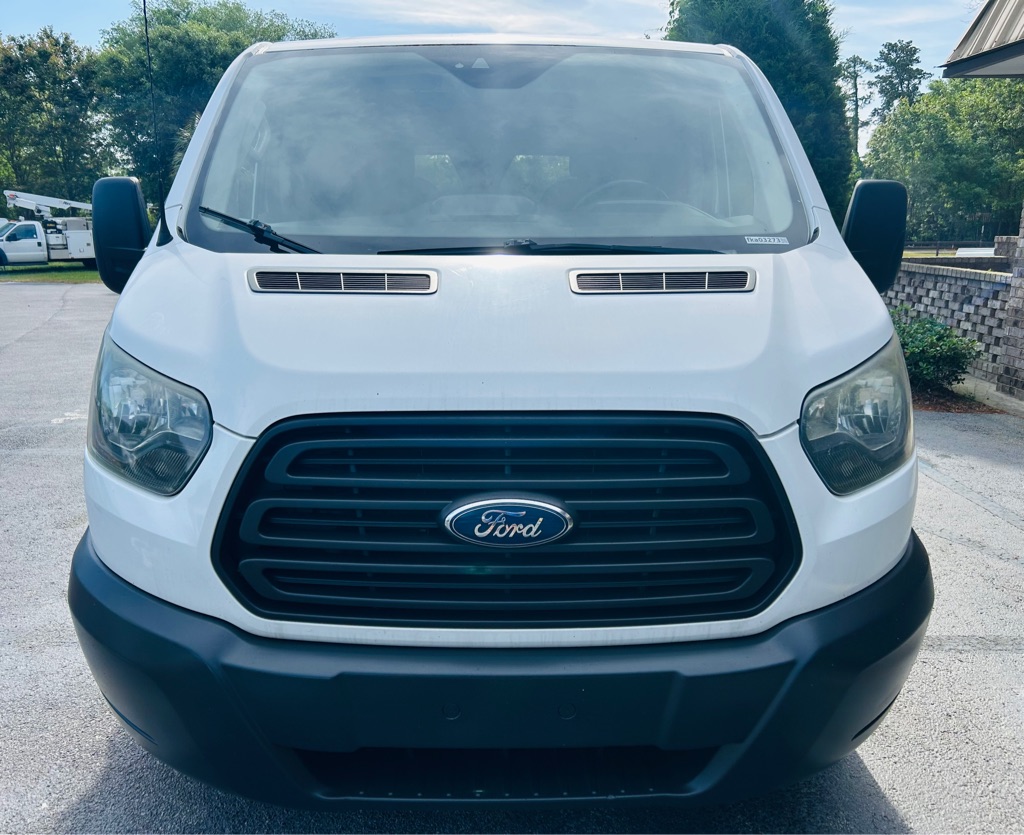 Photo 7 of this FORD TRANSIT 150