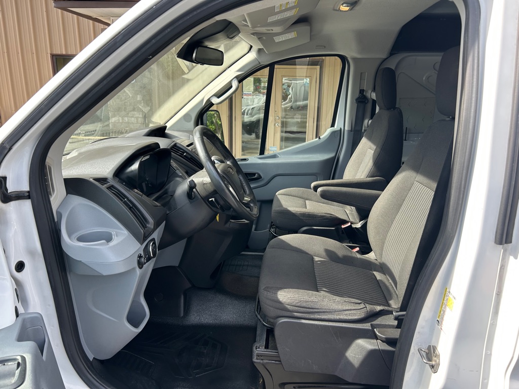 Photo 12 of this FORD TRANSIT 150