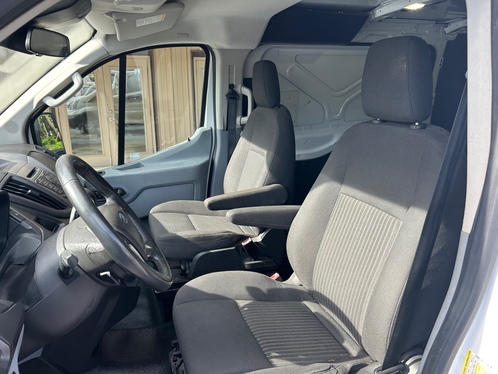 Photo 14 of this FORD TRANSIT 150