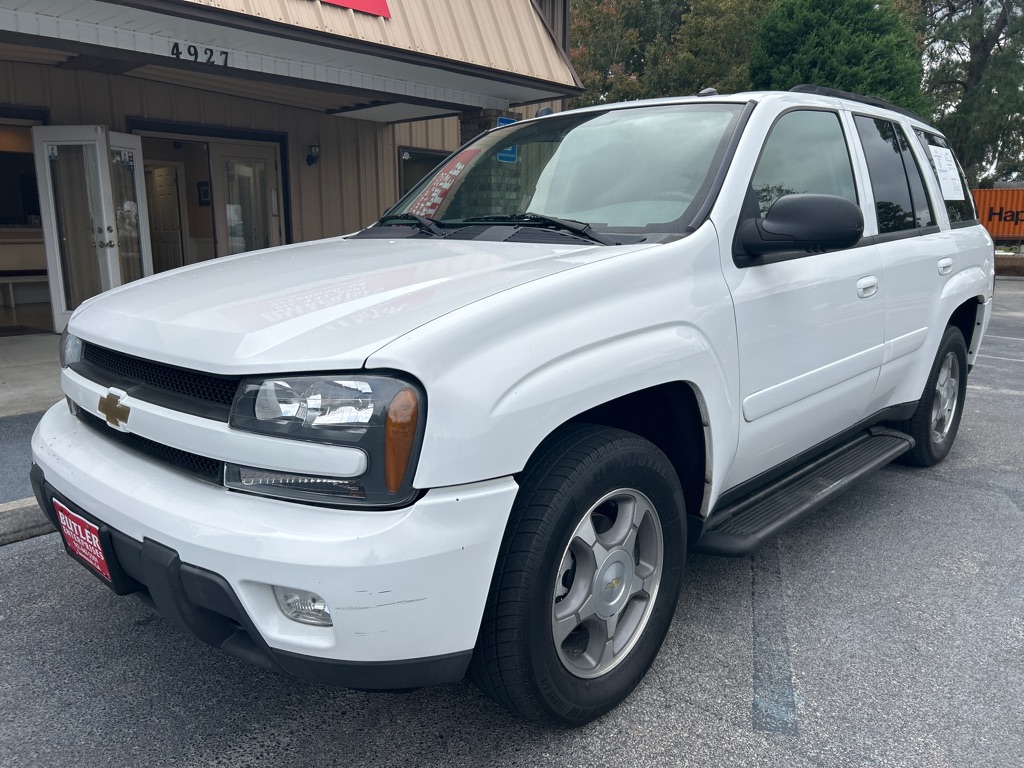 Photo 2 of this CHEVROLET TRAILBLAZER