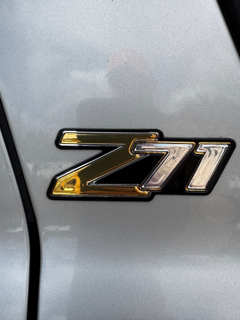 Photo 21 of this CHEVROLET TAHOE Z71