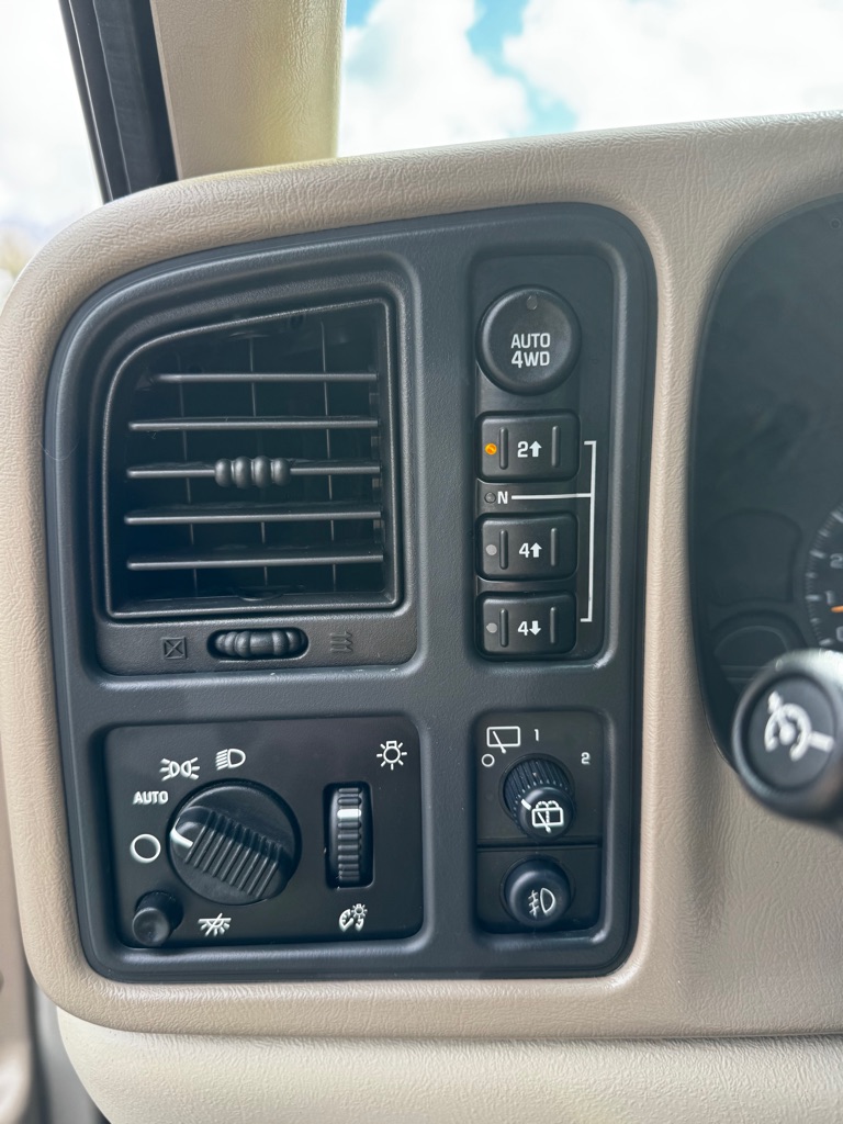 Photo 15 of this CHEVROLET TAHOE Z71