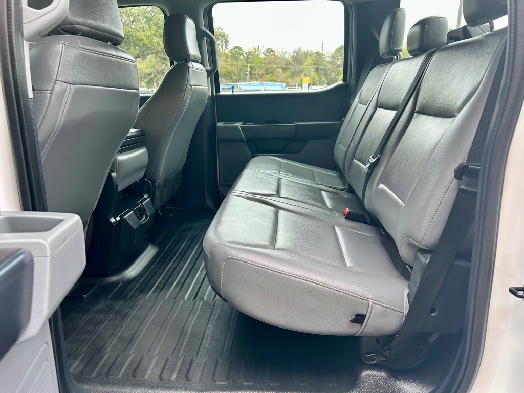 Photo 18 of this FORD F150 SUPER CREW