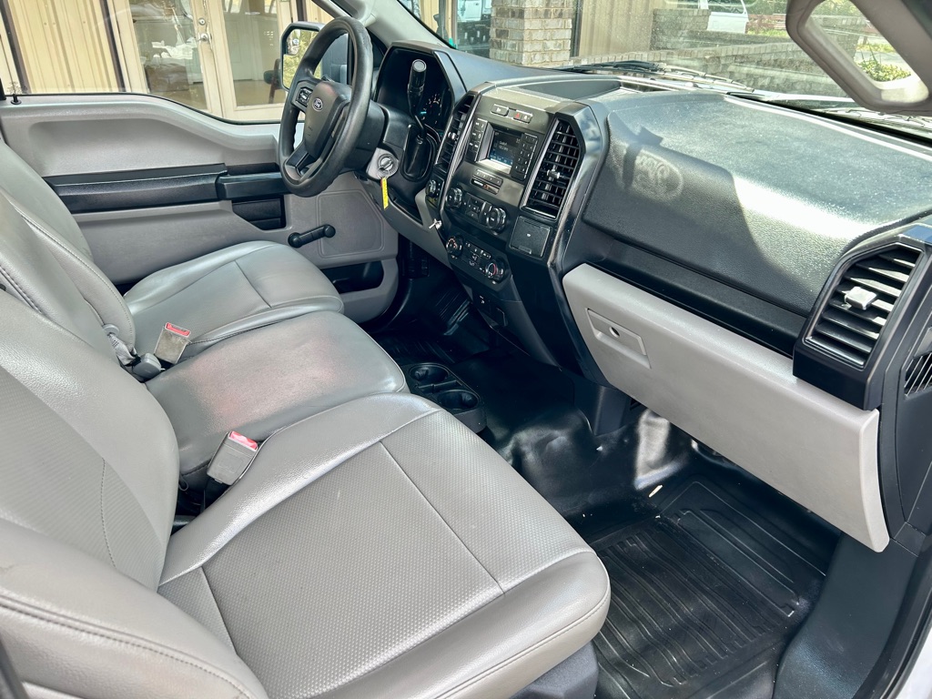 Photo 13 of this FORD F150 REGULAR
