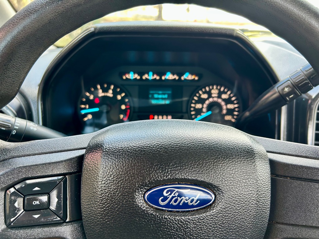 Photo 17 of this FORD F150 REGULAR