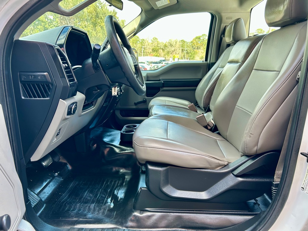 Photo 9 of this FORD F150 REGULAR