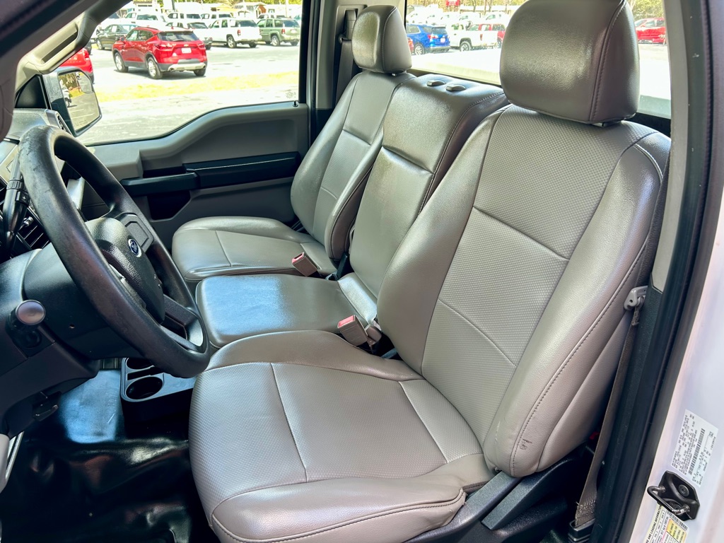 Photo 11 of this FORD F150 REGULAR