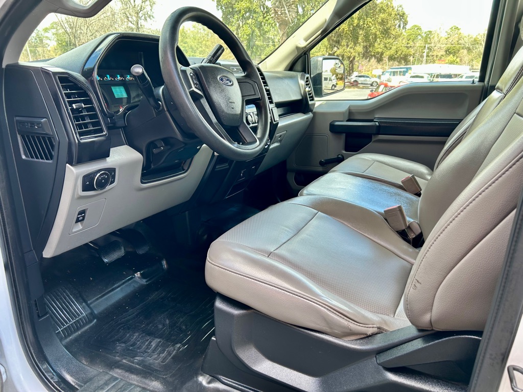 Photo 10 of this FORD F150 REGULAR