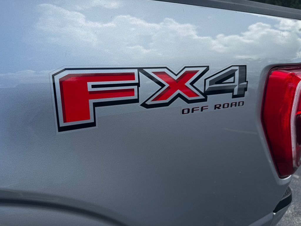 Photo 20 of this FORD F150 SUPER CREW