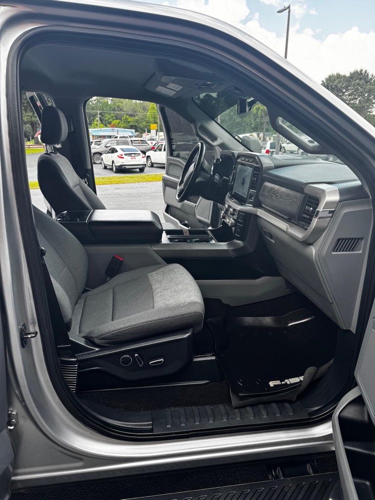 Photo 12 of this FORD F150 SUPER CREW