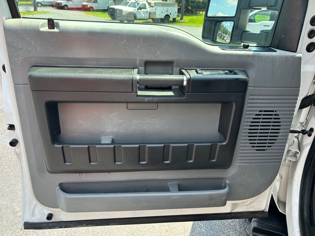 Photo 28 of this FORD F450 SERVICE