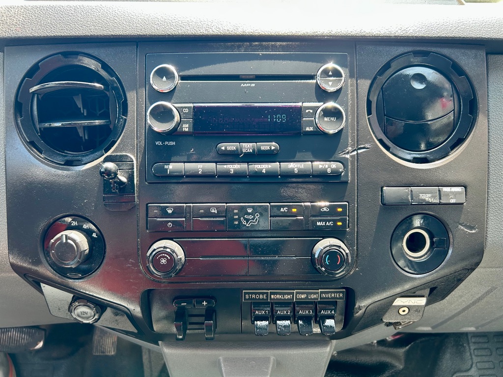 Photo 33 of this FORD F450 SERVICE