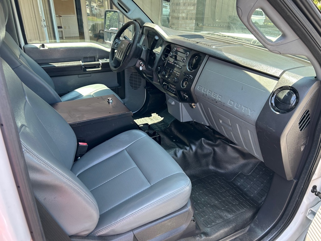 Photo 30 of this FORD F450 SERVICE