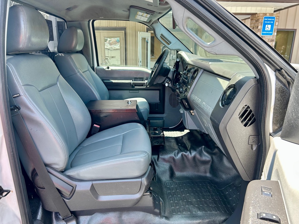 Photo 29 of this FORD F450 SERVICE