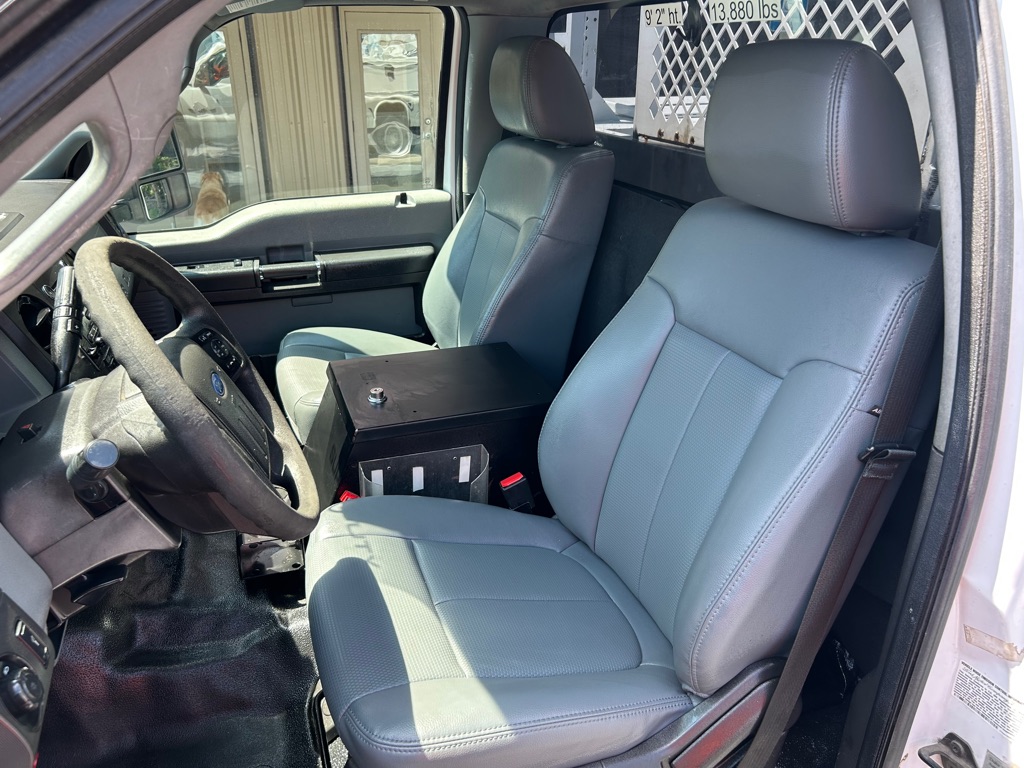 Photo 26 of this FORD F450 SERVICE