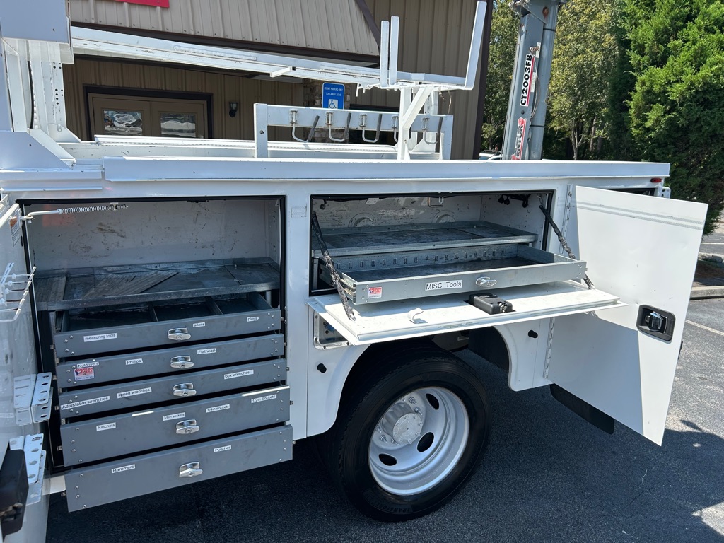 Photo 10 of this FORD F450 SERVICE