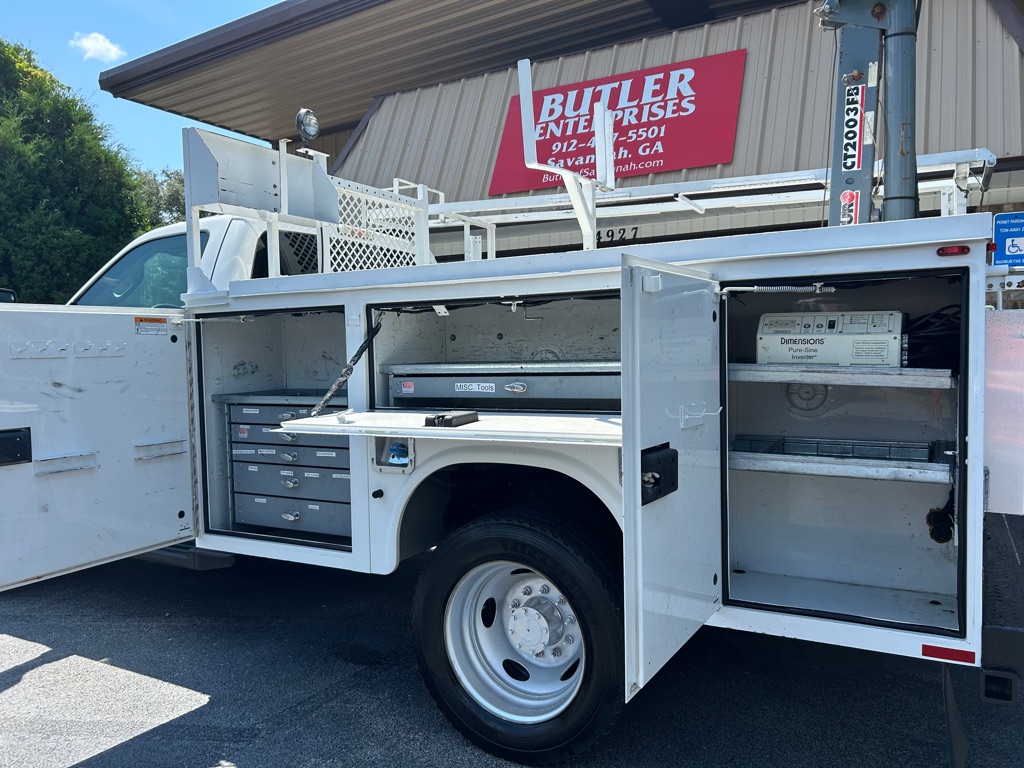 Photo 9 of this FORD F450 SERVICE