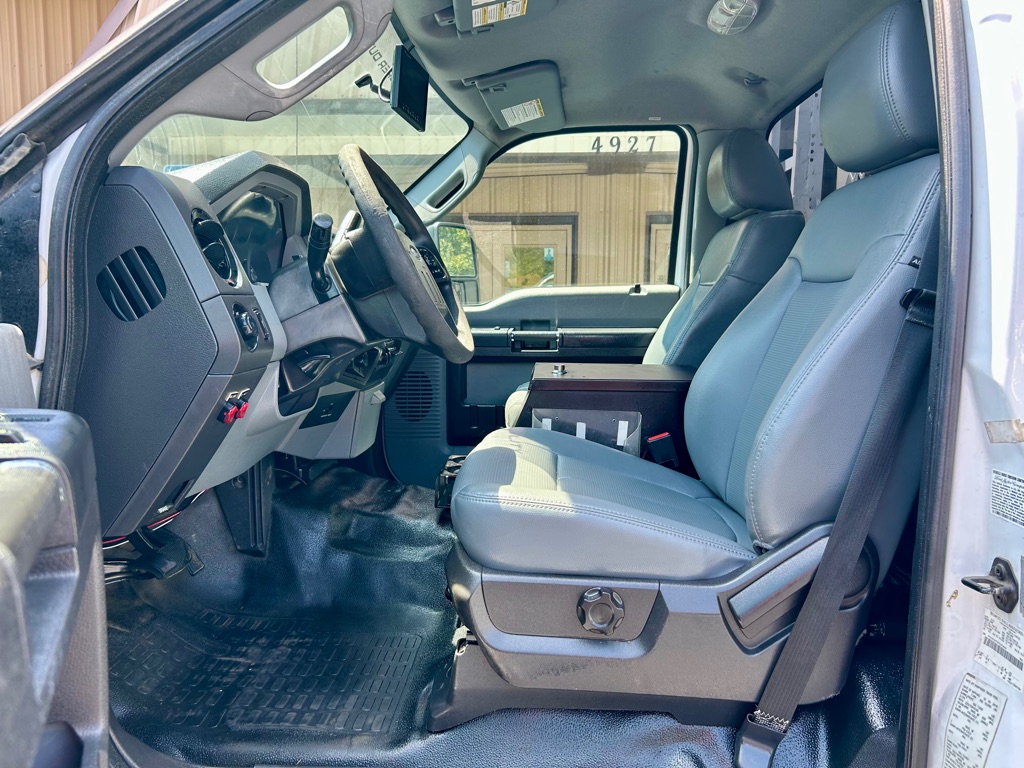 Photo 24 of this FORD F450 SERVICE