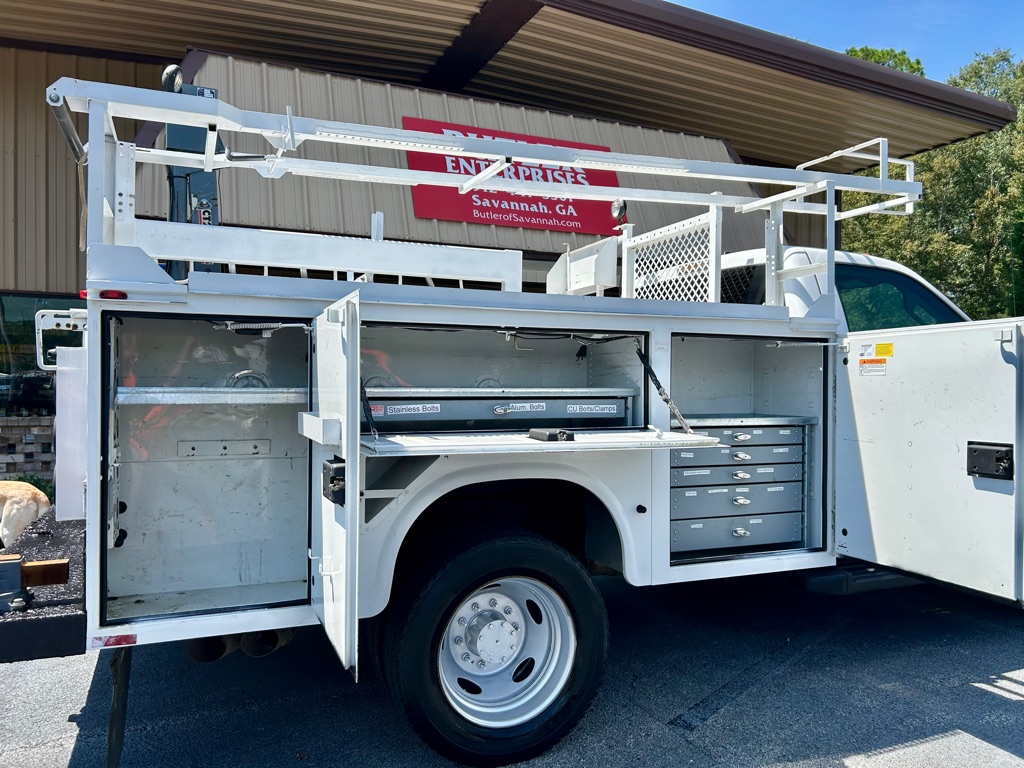 Photo 6 of this FORD F450 SERVICE